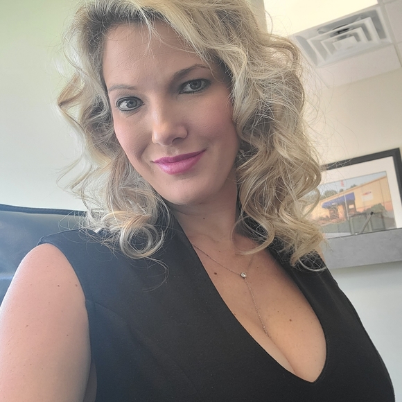 Meet your Posher, Natalie - Picture 3 of 5